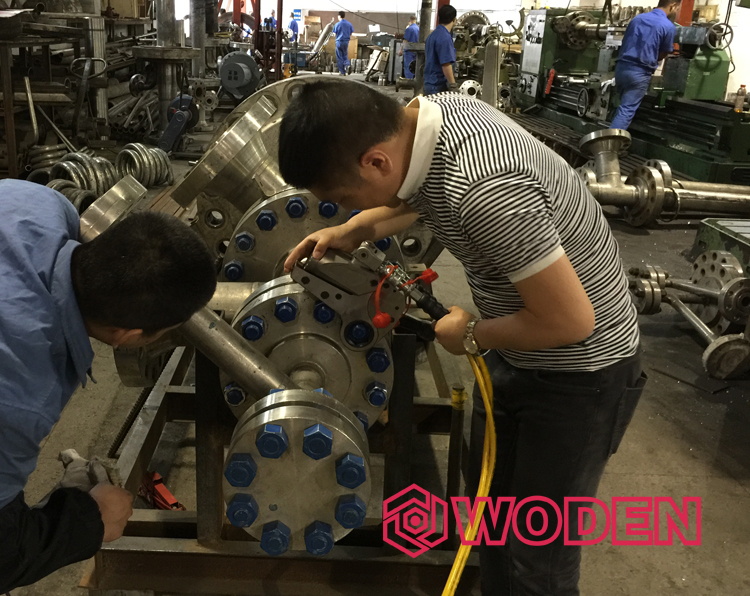 沃頓液壓扳手使用情景 沃頓液壓扳手使用情景