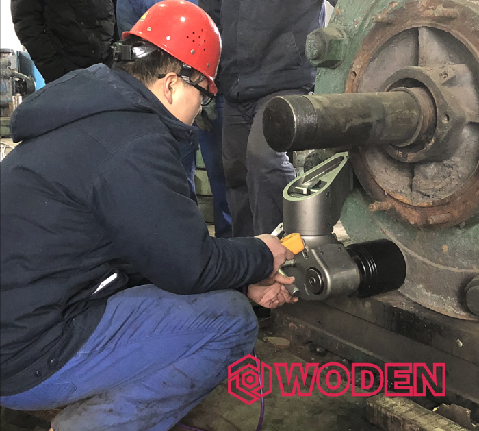 沃頓液壓扳手使用情景 沃頓液壓扳手使用情景