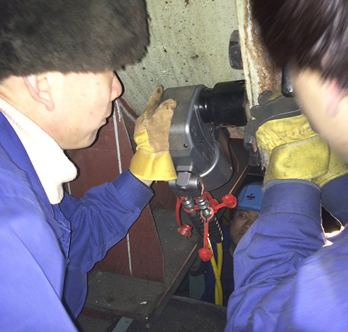 沃頓液壓扳手應(yīng)用于鞍鋼現(xiàn)場情景