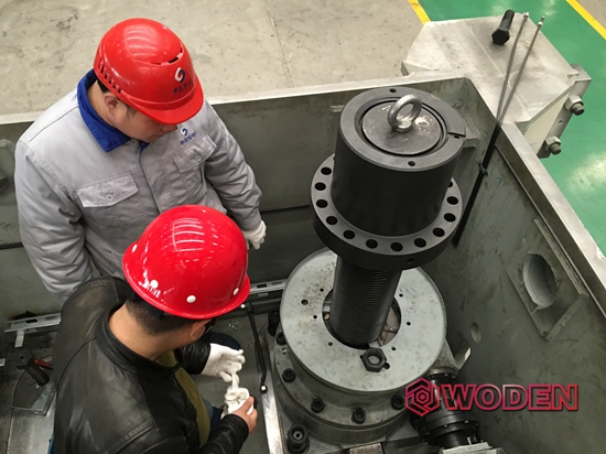 沃頓技術(shù)員為用戶進行液壓扳手選型指導(dǎo)