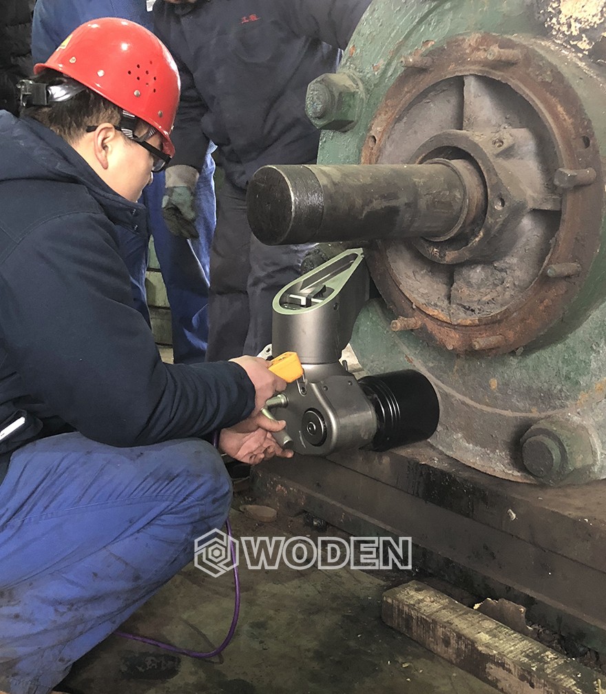 沃頓液壓扳手工作情景圖 沃頓液壓扳手工作情景圖