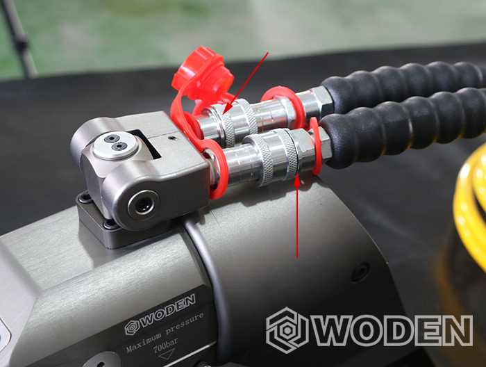 必須確保公母兩接頭粘合再一起 必須確保公母兩接頭粘合再一起