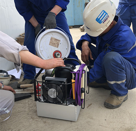 液壓扳手泵站的液壓油更換頻率，出現(xiàn)以下現(xiàn)象就要更換了！