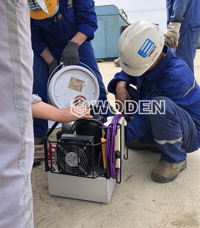 沃頓技術員現場指導用戶更換液壓油 沃頓技術員現場指導用戶更換液壓油