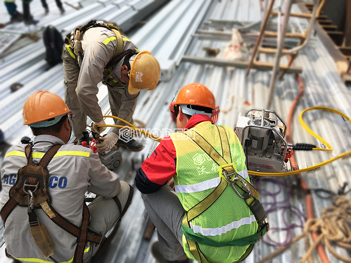 沃頓液壓扳手技術(shù)員海外服務(wù)情景 沃頓液壓扳手技術(shù)員海外服務(wù)情景